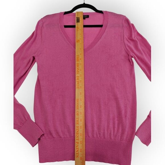 Banana Republic 100% Merino Wool Pink V-Neck Sweater SZ M - Picture 3 of 5